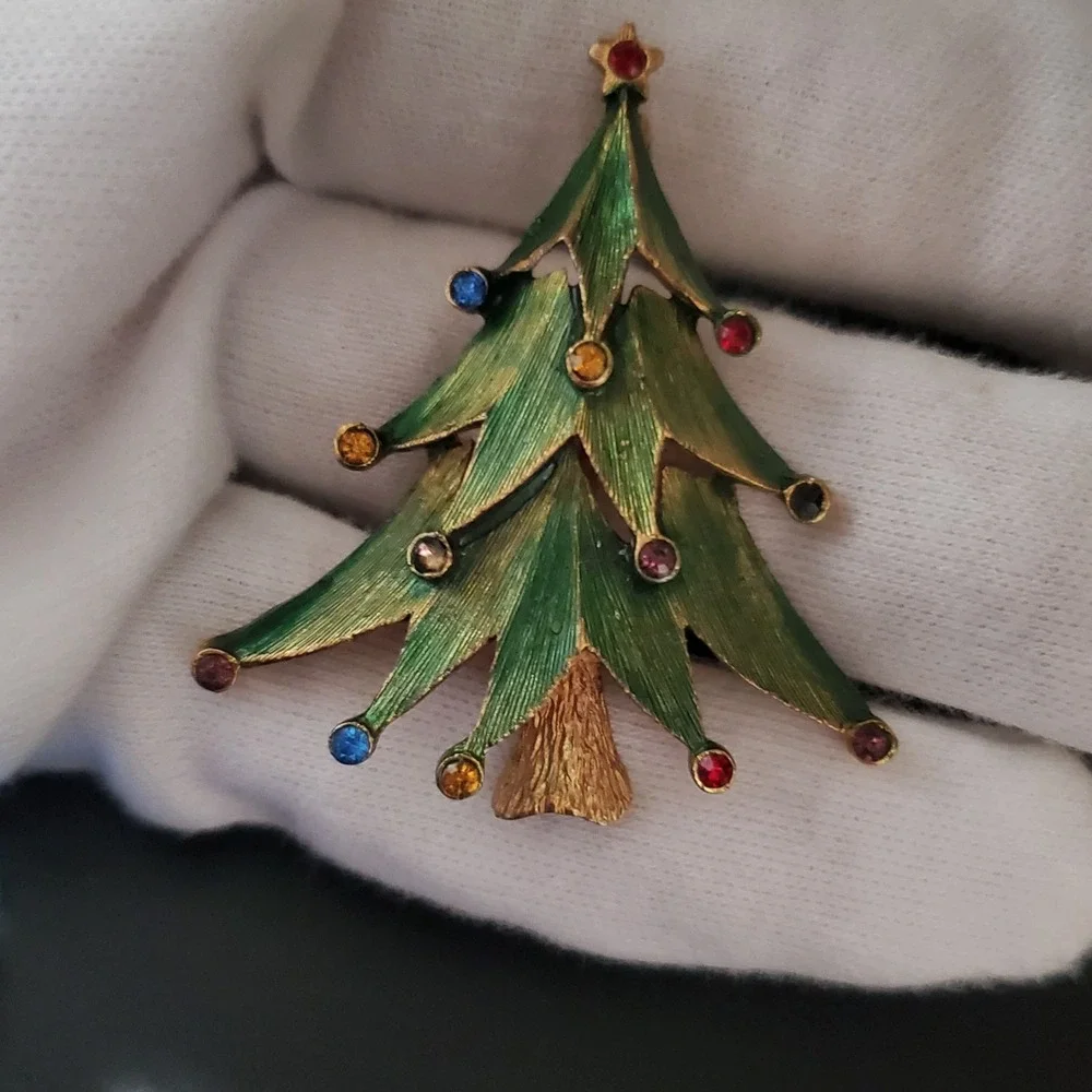 Rare Vintage Signed JJ Jonette Rhinestone Christmas Tree Holiday Green Gold Tone